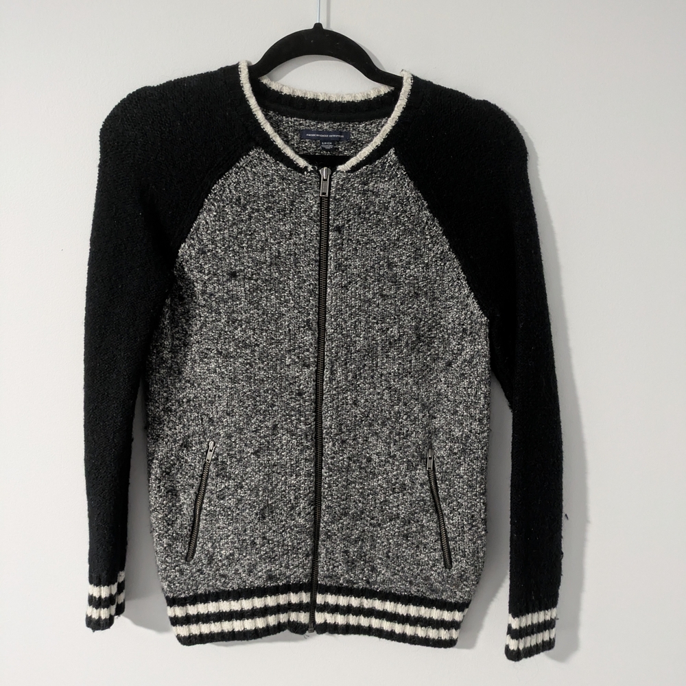American Eagle Outfitters Black and Gray Zip-Up Sweater